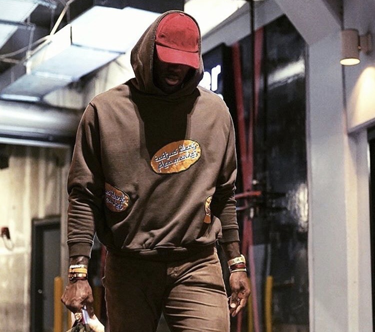 艾顿：必须得称赞裁判，他们对我们很有耐心没让比赛局势失控（艾顿：裁判值得称赞，他们耐心执法，稳住了比赛局势）