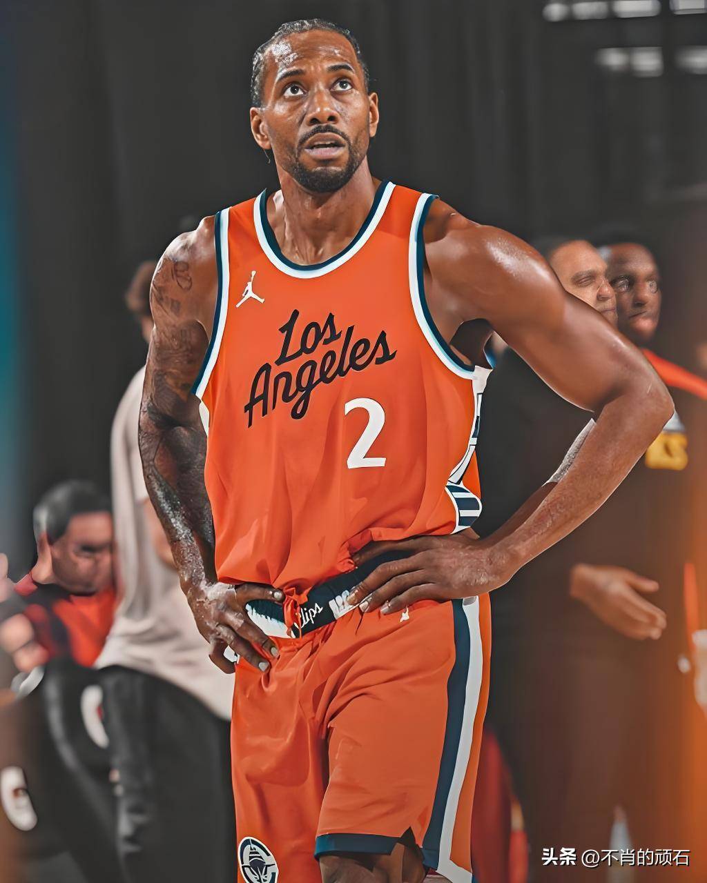 字母哥连送大帽摧毁对手进攻（字母哥连环封盖击溃对手攻势）