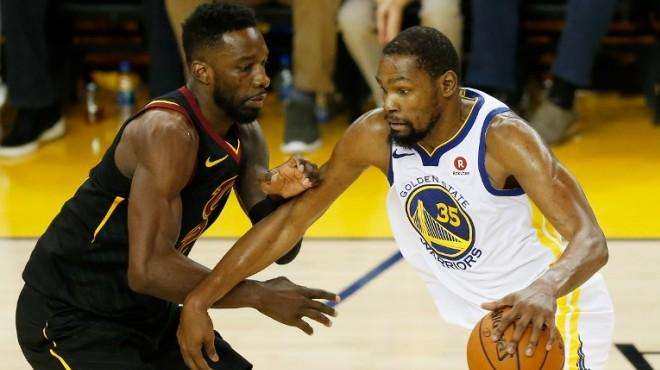 现役累计收入破十亿美元榜发布：库里入选！贝克汉姆 奥尼尔落榜（现役球员累计收入超10亿美元榜出炉：库里上榜，贝克汉姆与奥尼尔未入选）