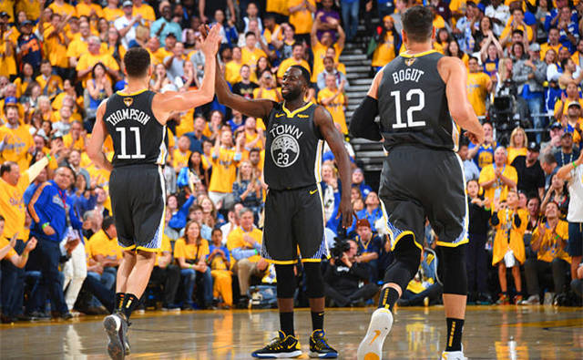 打入制胜球，达尼洛成历史首位两夺欧冠+两夺解放者杯的球员（绝杀制胜，达尼洛成史上首位欧冠与解放者杯各两夺的球员）