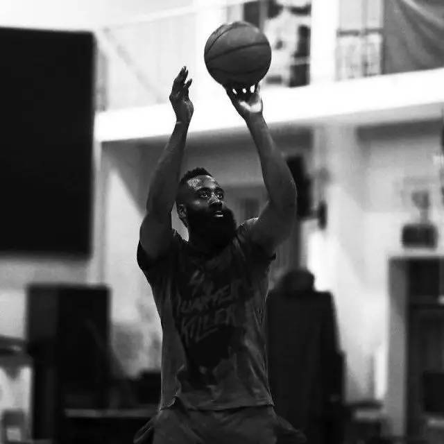 罗伯逊：制胜点球确实有点勉强，希望能继续与萨拉赫并肩作战（罗伯逊：那粒制胜点球略显牵强 仍盼与萨拉赫并肩作战）