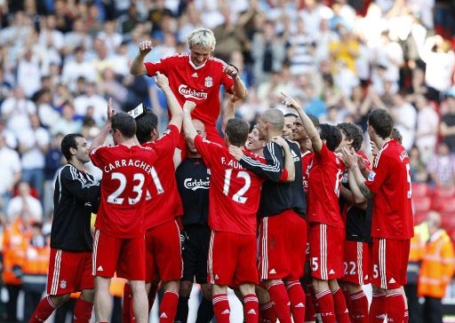 内马尔时隔3年半再度上演帽子戏法，助球队赢下保级关键战（内马尔三年半后再现帽子戏法，助力球队拿下保级关键一战）