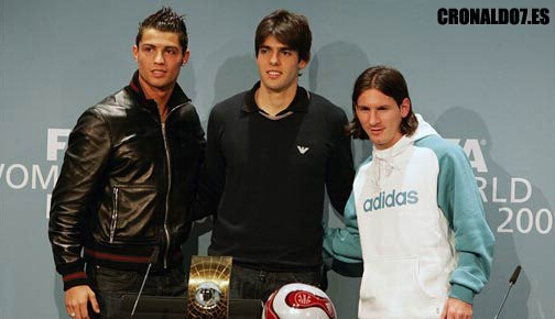 记者：弗里克听说自己的明夏离队传闻后说“又是胡说八道”（记者：被问及明夏离队传闻，弗里克回应“又是胡说八道”）