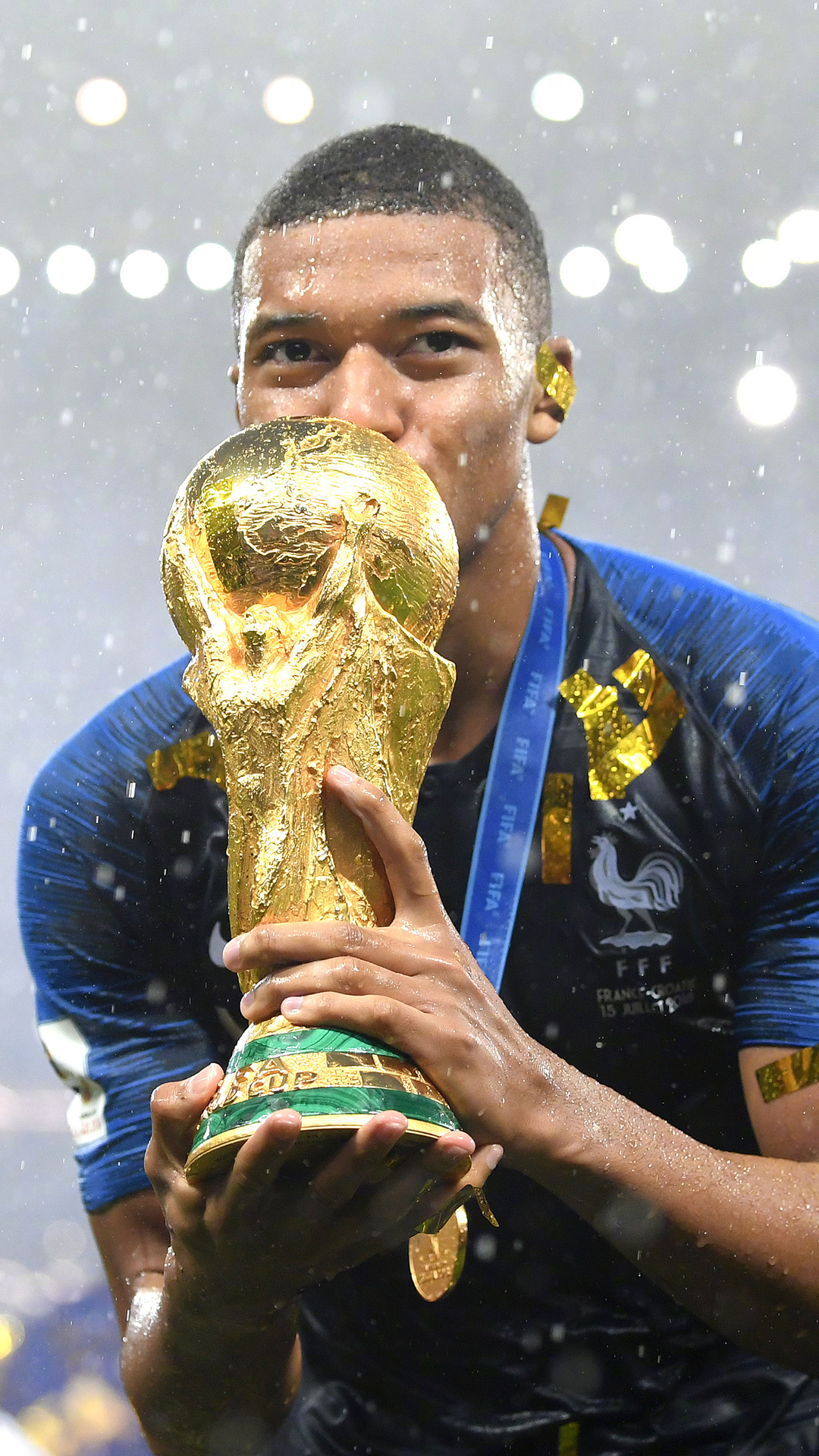 热度拉满！记者：斯洛文尼亚球迷现场观战为东契奇助威（看台沸腾！记者称斯洛文尼亚球迷到场为东契奇呐喊助威）